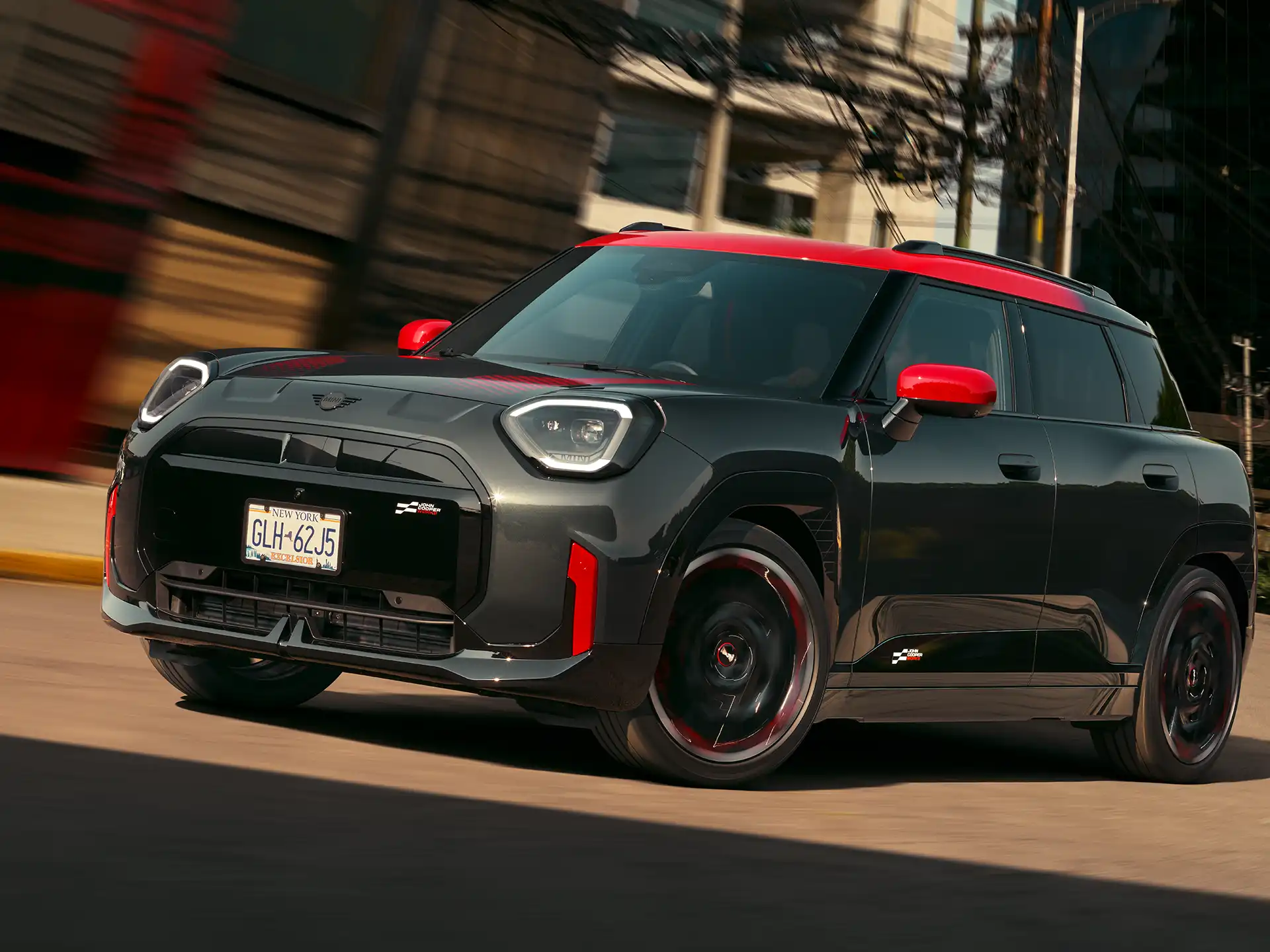 MINI John Cooper Works – J05 JCW Pohled z boku